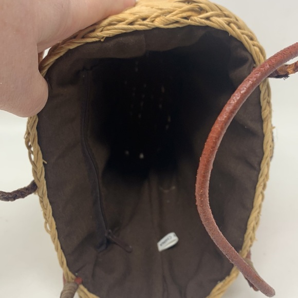 Rattan woven small top handle floral purse interior brown fabric - Picture 4 of 6